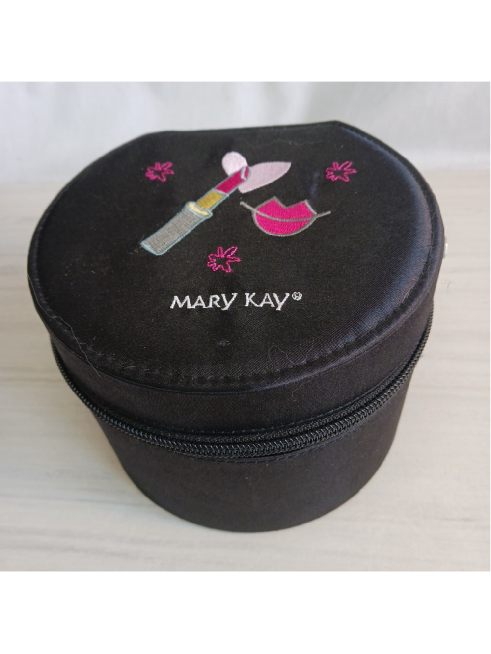 New Mary Kay Makeup Cosmetics Round Embroidered Bag Case No Snap Strap